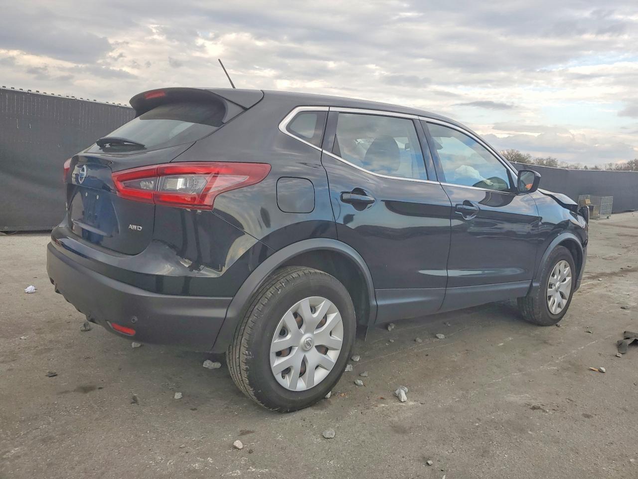 2020 Nissan Rogue Sport S - zdjęcie 3