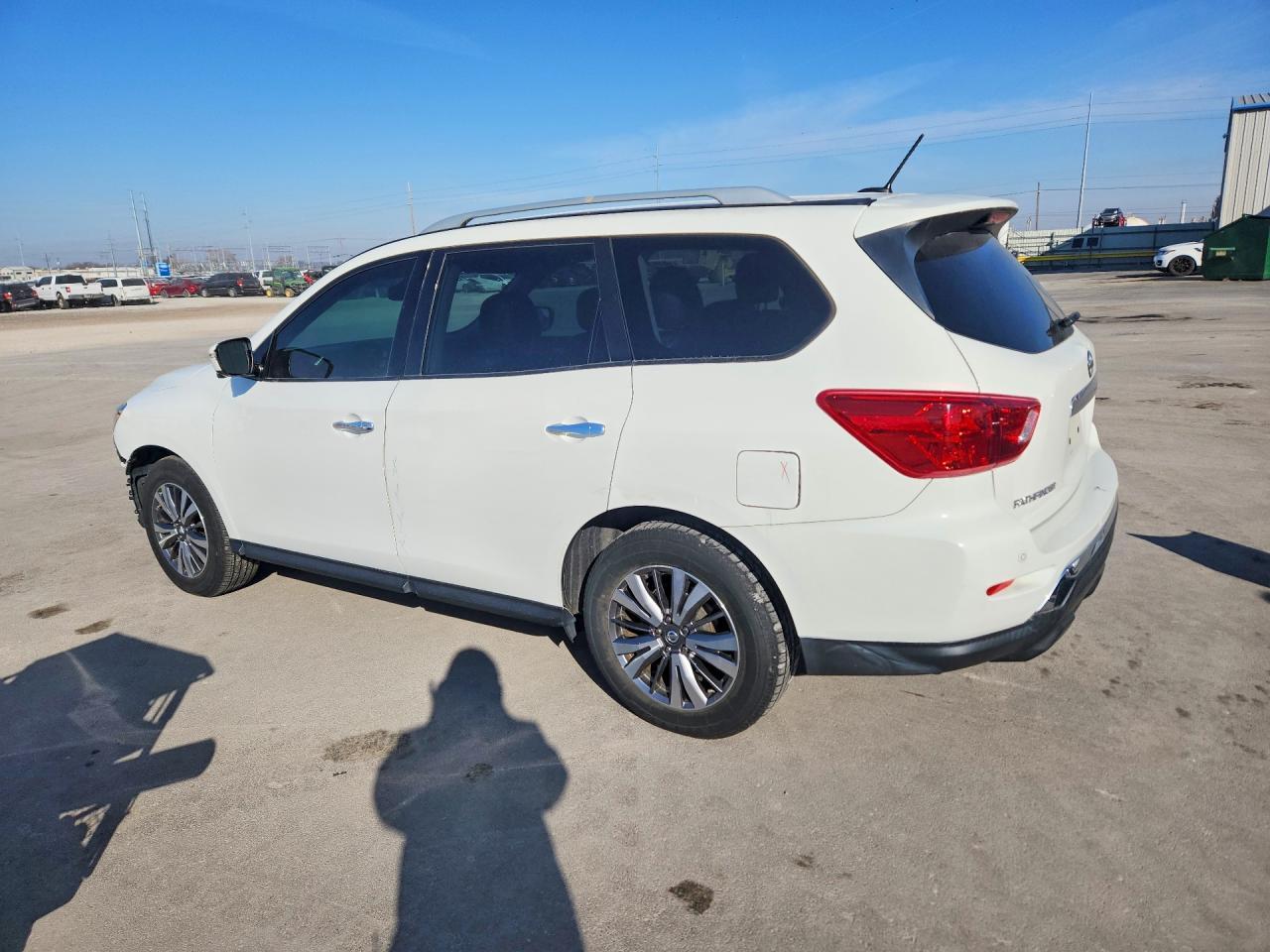 2018 Nissan Pathfinder S - zdjęcie 2