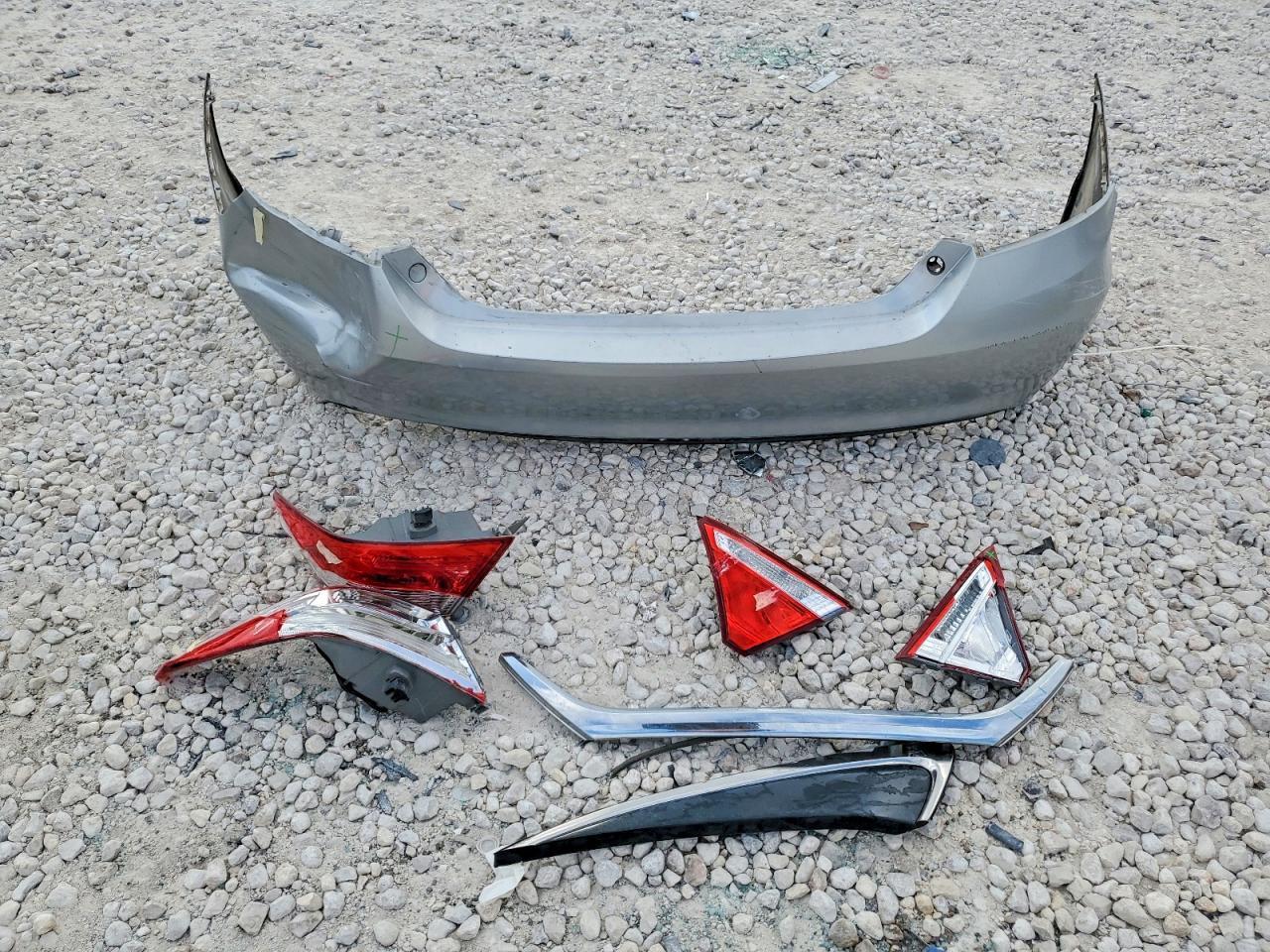 2017 Toyota Camry Le - zdjęcie 12