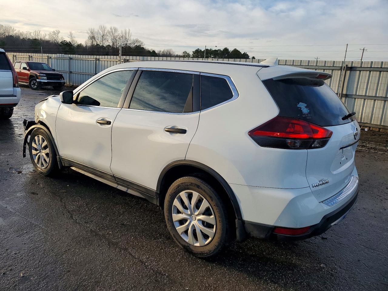 2018 Nissan Rogue S - zdjęcie 2
