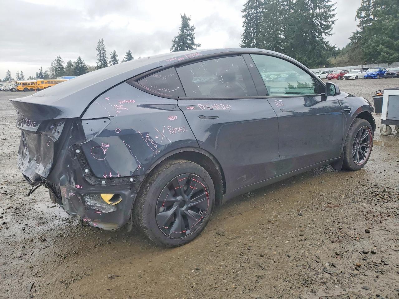 2025 Tesla Model Y - zdjęcie 3