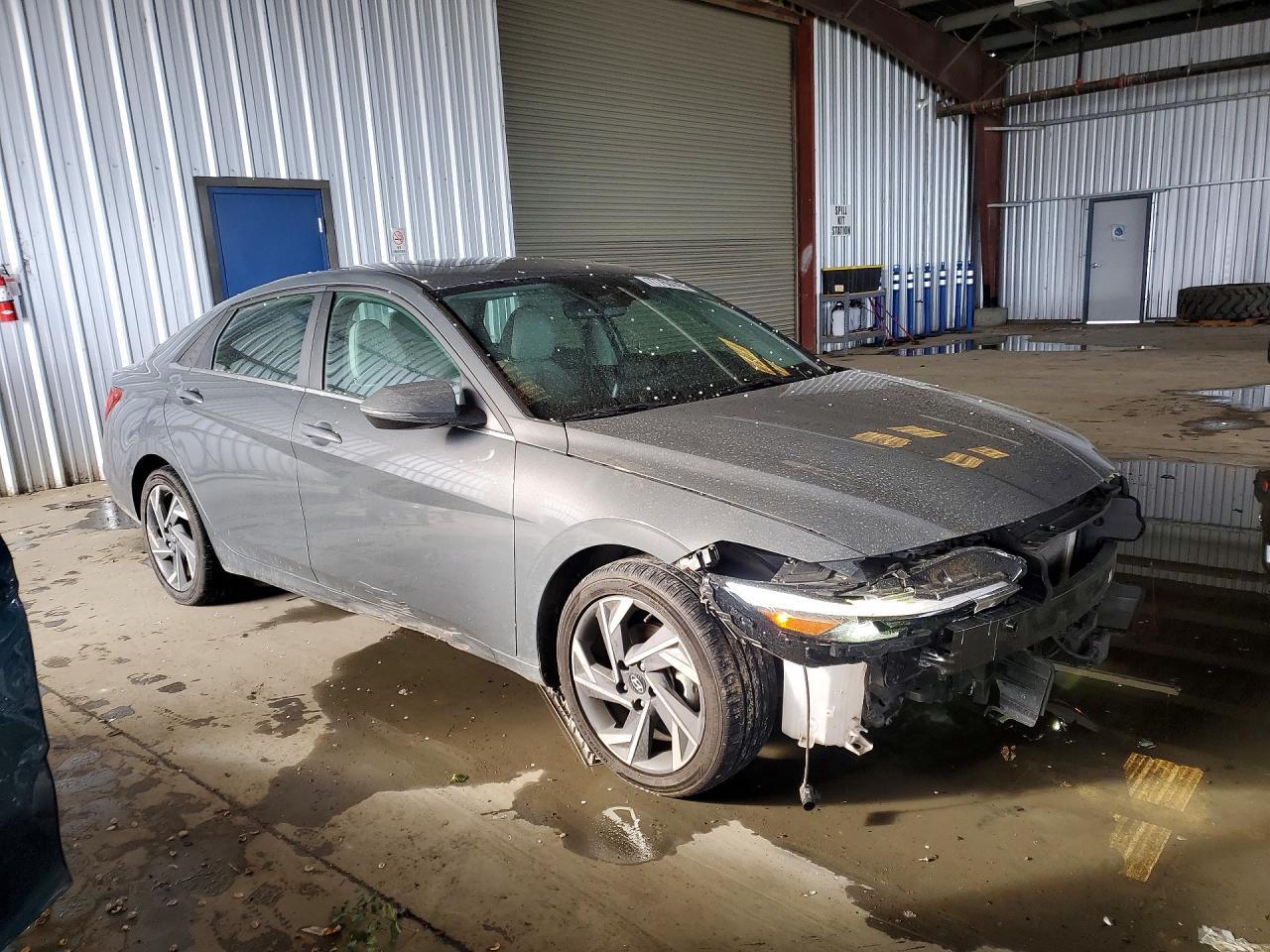 2025 Hyundai Elantra Limited - zdjęcie 4