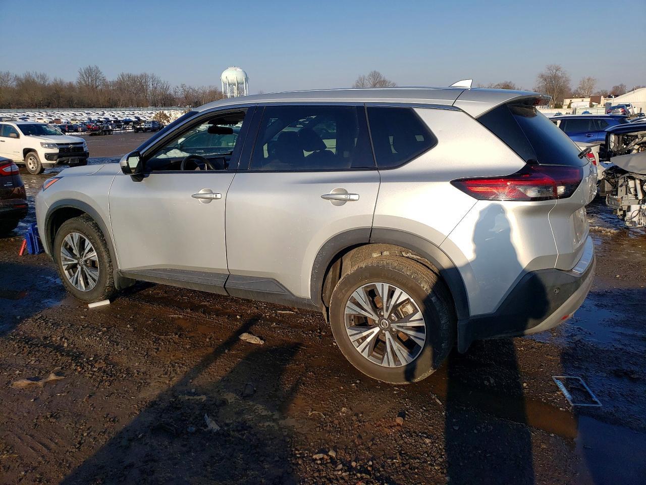 2021 Nissan Rogue Sv - zdjęcie 2