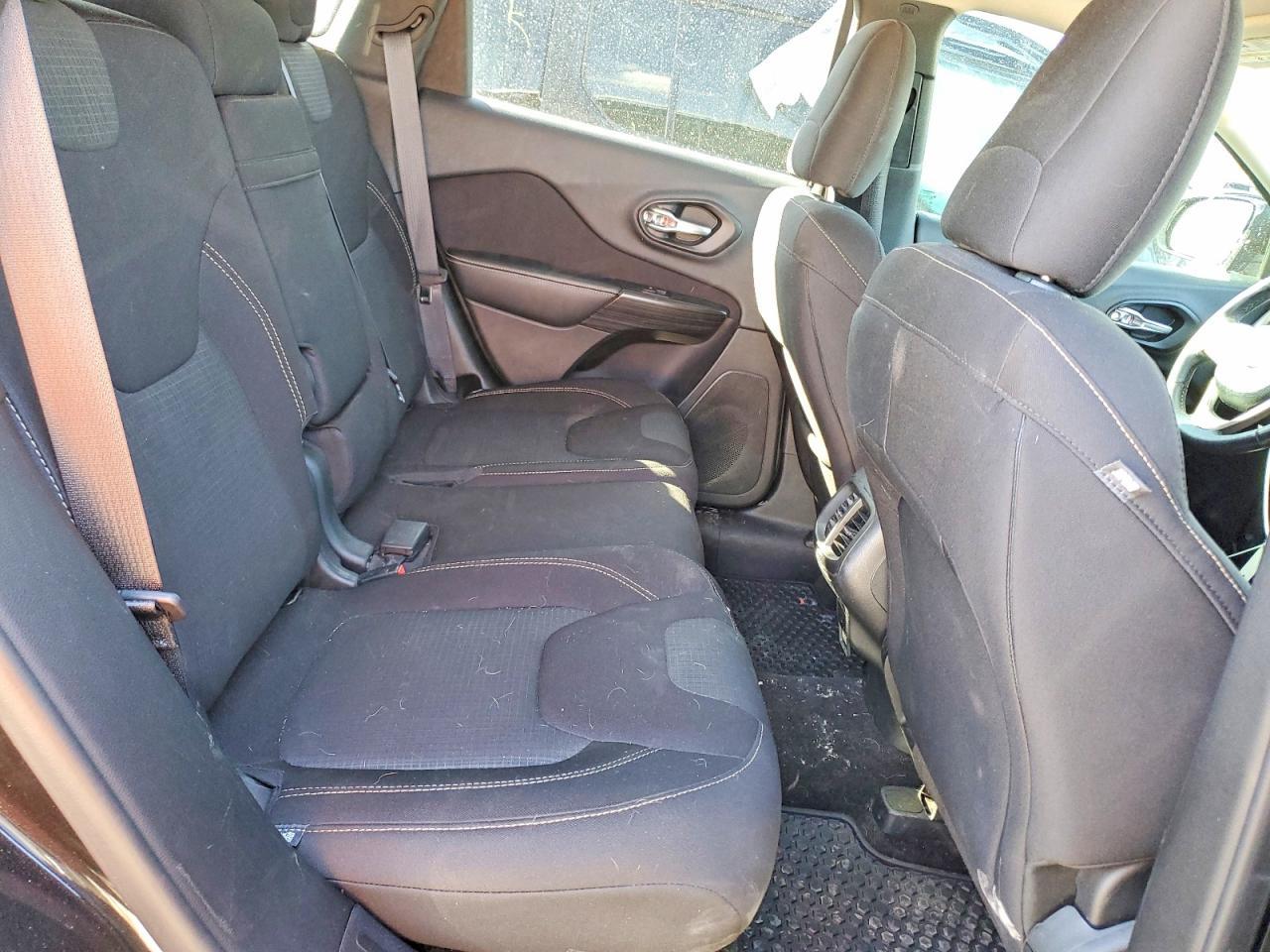2016 Jeep Cherokee Latitude - zdjęcie 11