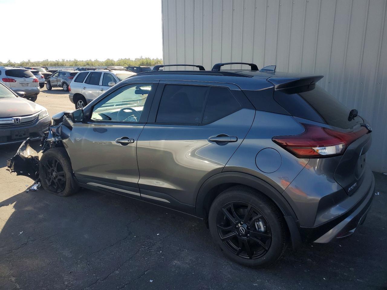 2024 Nissan Kicks Sr - zdjęcie 2