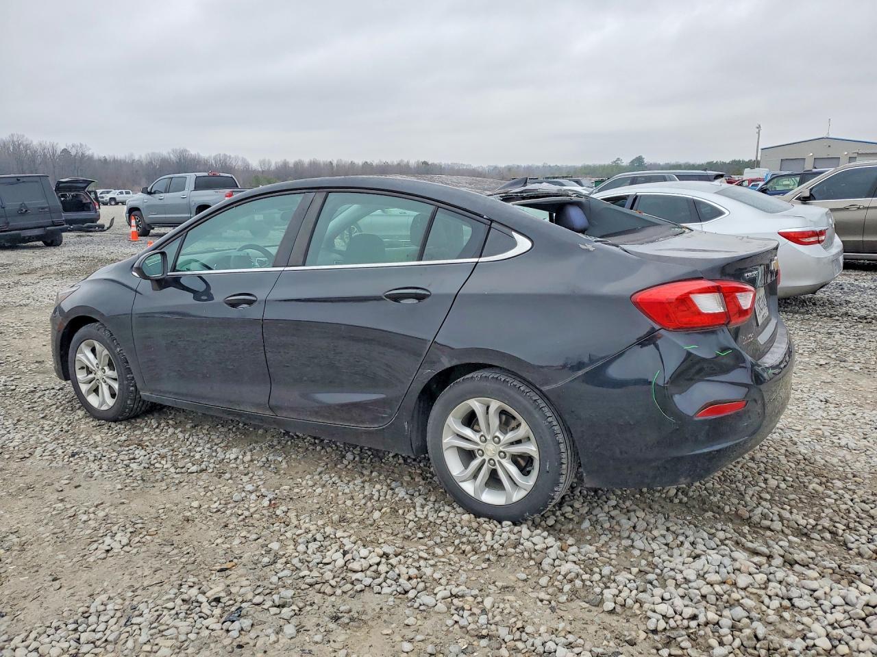 2019 Chevrolet Cruze Lt - zdjęcie 2