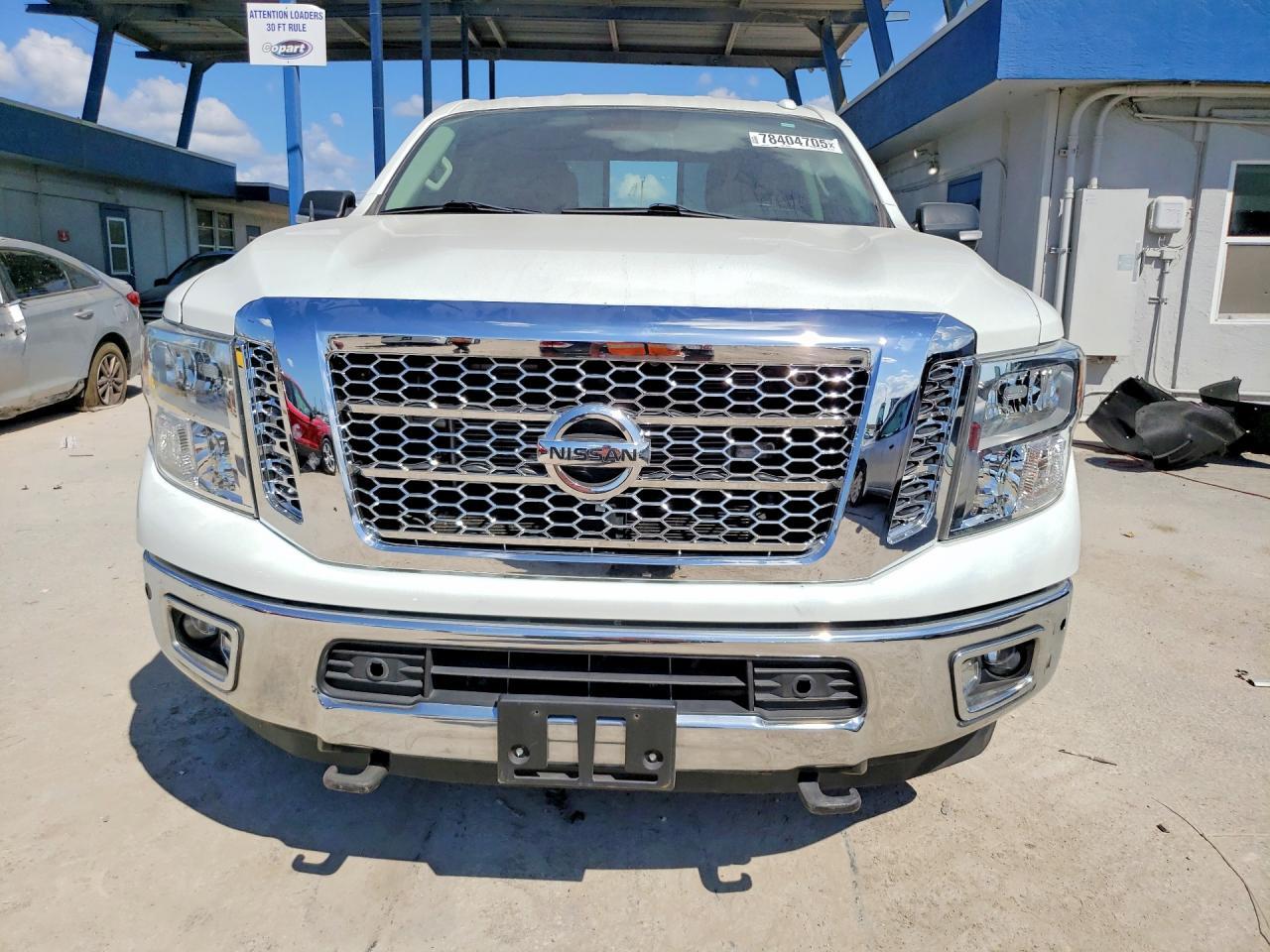2017 Nissan Titan Xd Sl - zdjęcie 5
