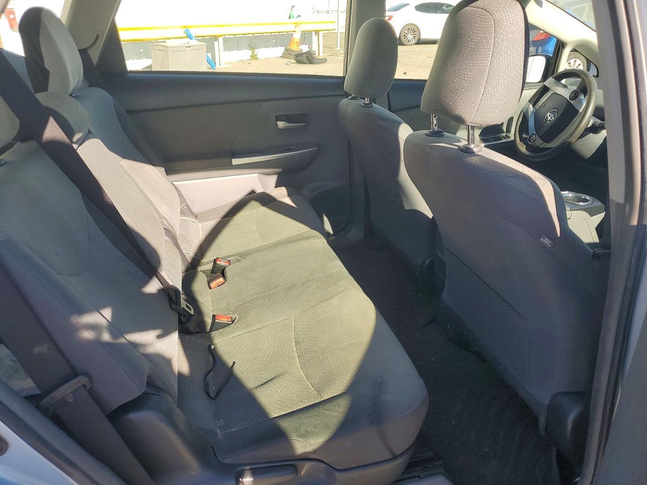 2014 Toyota Prius V Two - zdjęcie 10