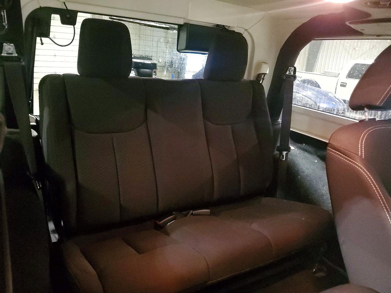 2016 Jeep Wrangler Sahara - zdjęcie 10