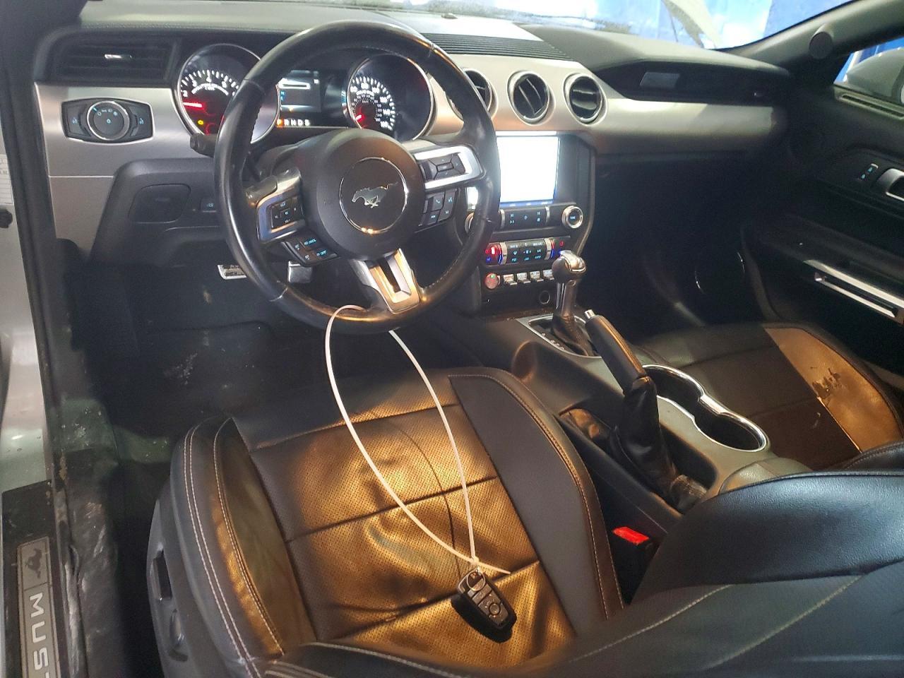 2022 Ford Mustang - zdjęcie 8