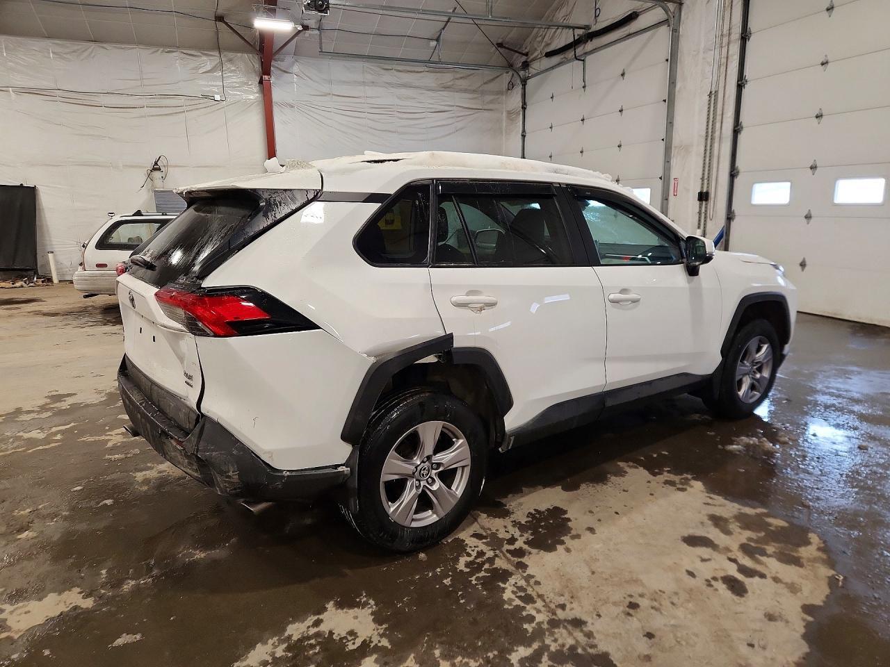 2023 Toyota Rav4 Xle - zdjęcie 3