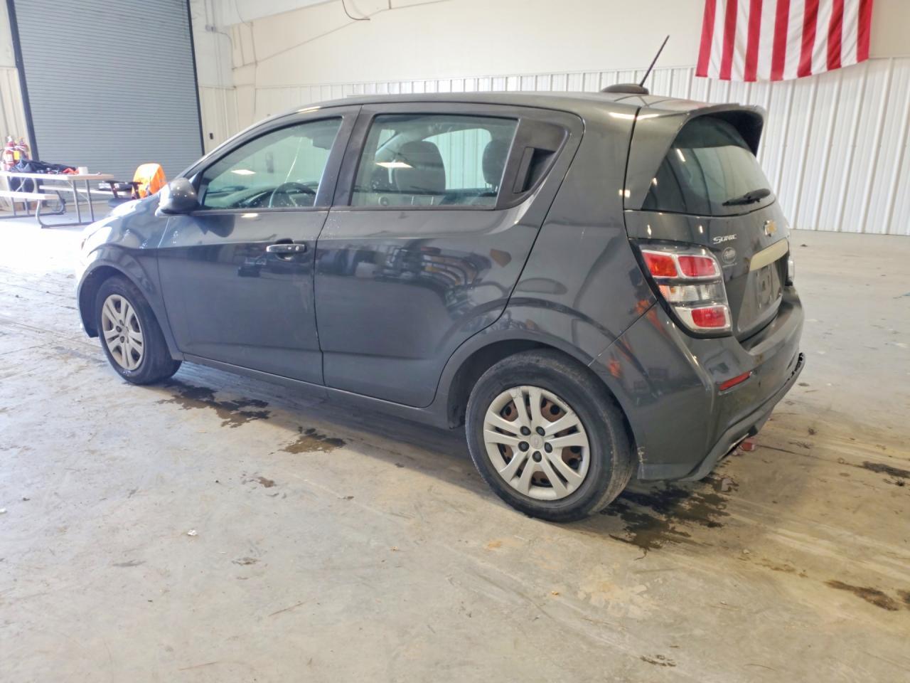 2019 Chevrolet Sonic - zdjęcie 2