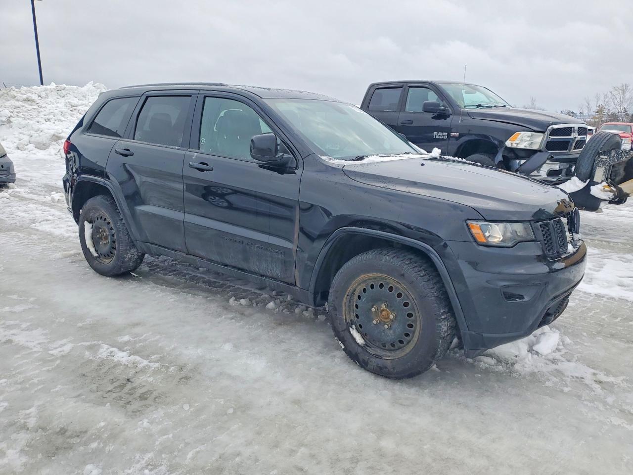 2017 Jeep Grand Cherokee Laredo - zdjęcie 4