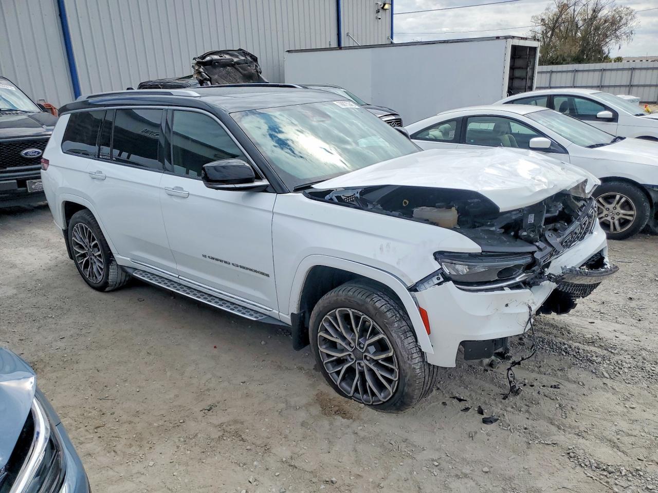 2022 Jeep Grand Cherokee L Summit - zdjęcie 4