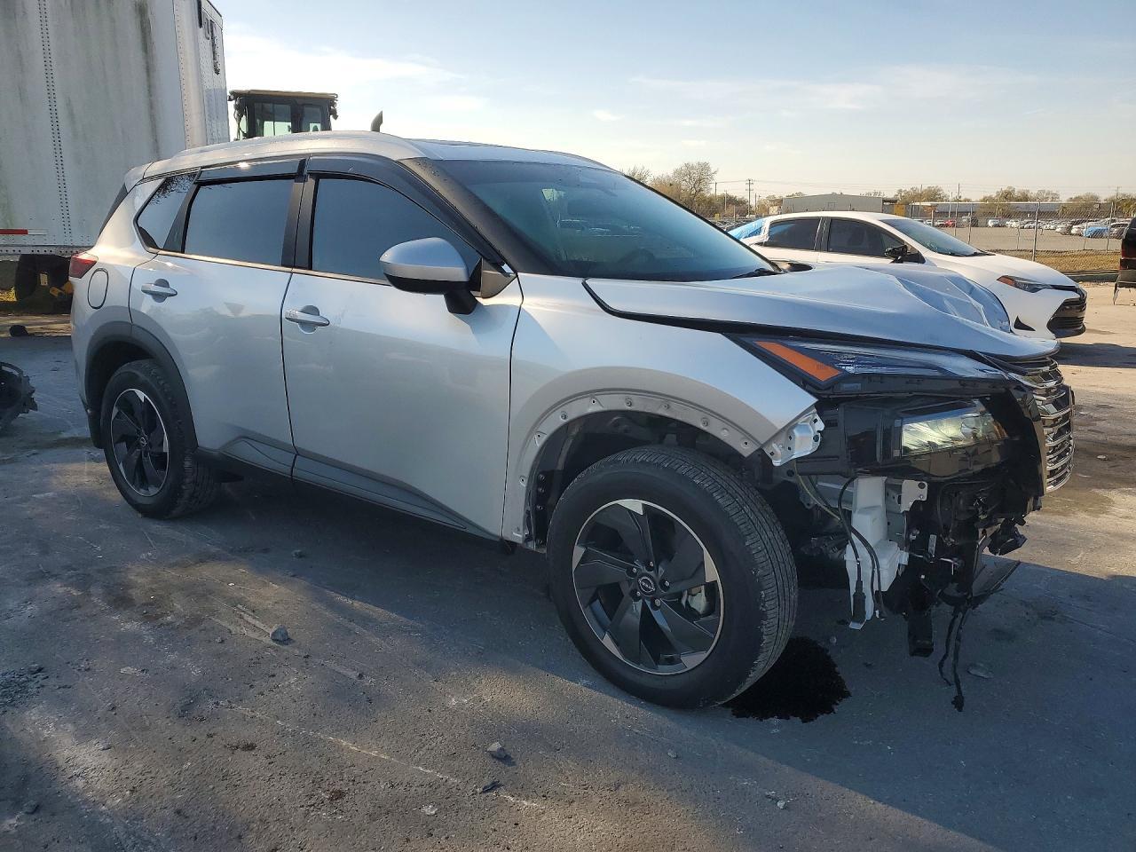 2024 Nissan Rogue Sv - zdjęcie 4