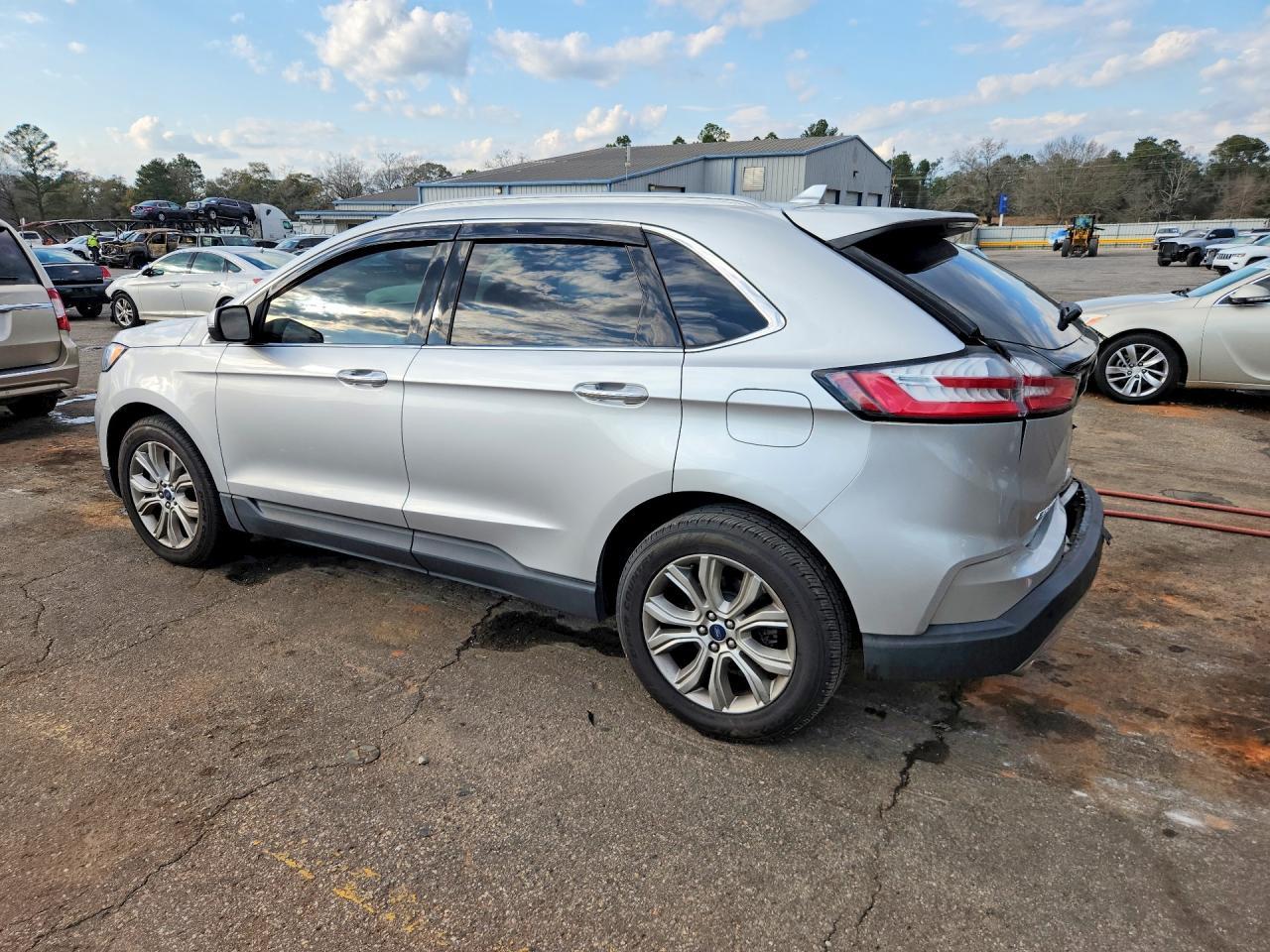 2019 Ford Edge Titanium - zdjęcie 2