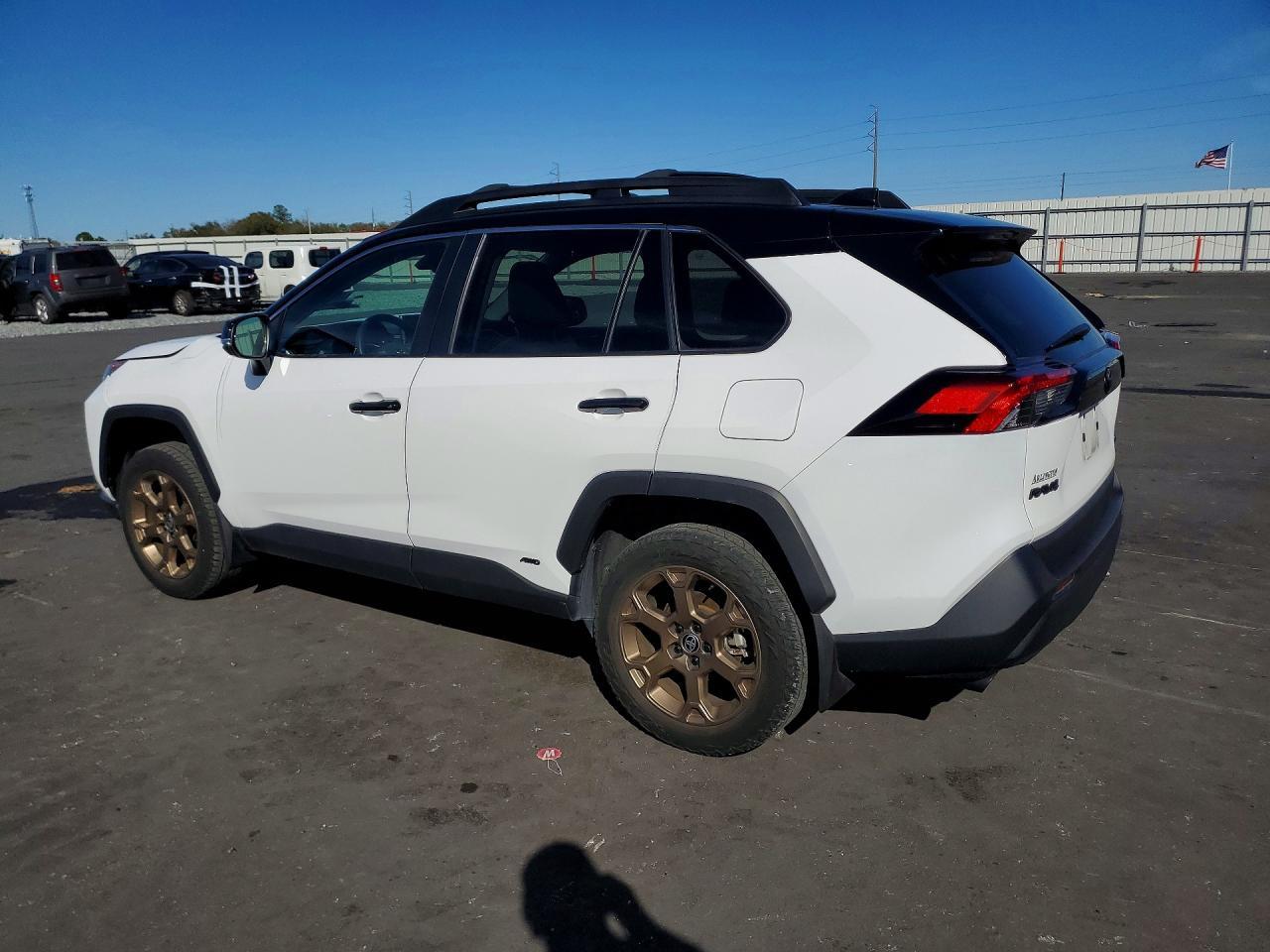 2024 Toyota Rav4 Hybrid Woodland Edition - zdjęcie 2