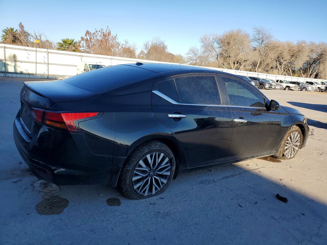 2024 Nissan Altima Sv - zdjęcie 3