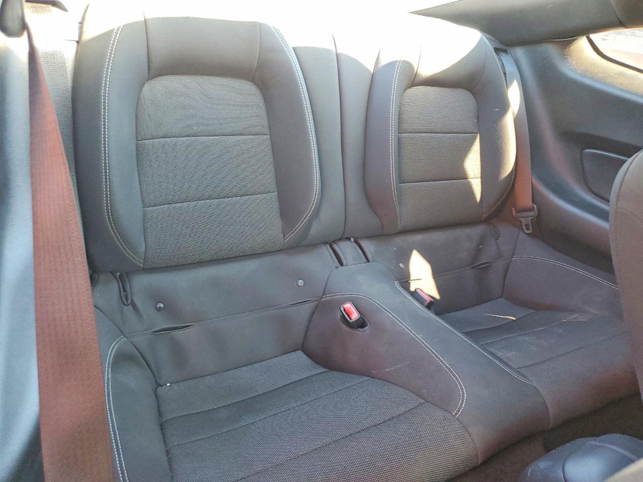 2016 Ford Mustang - zdjęcie 10