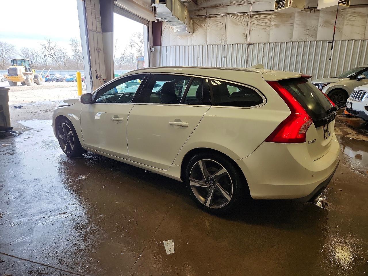 2015 Volvo V60 R Design - zdjęcie 2