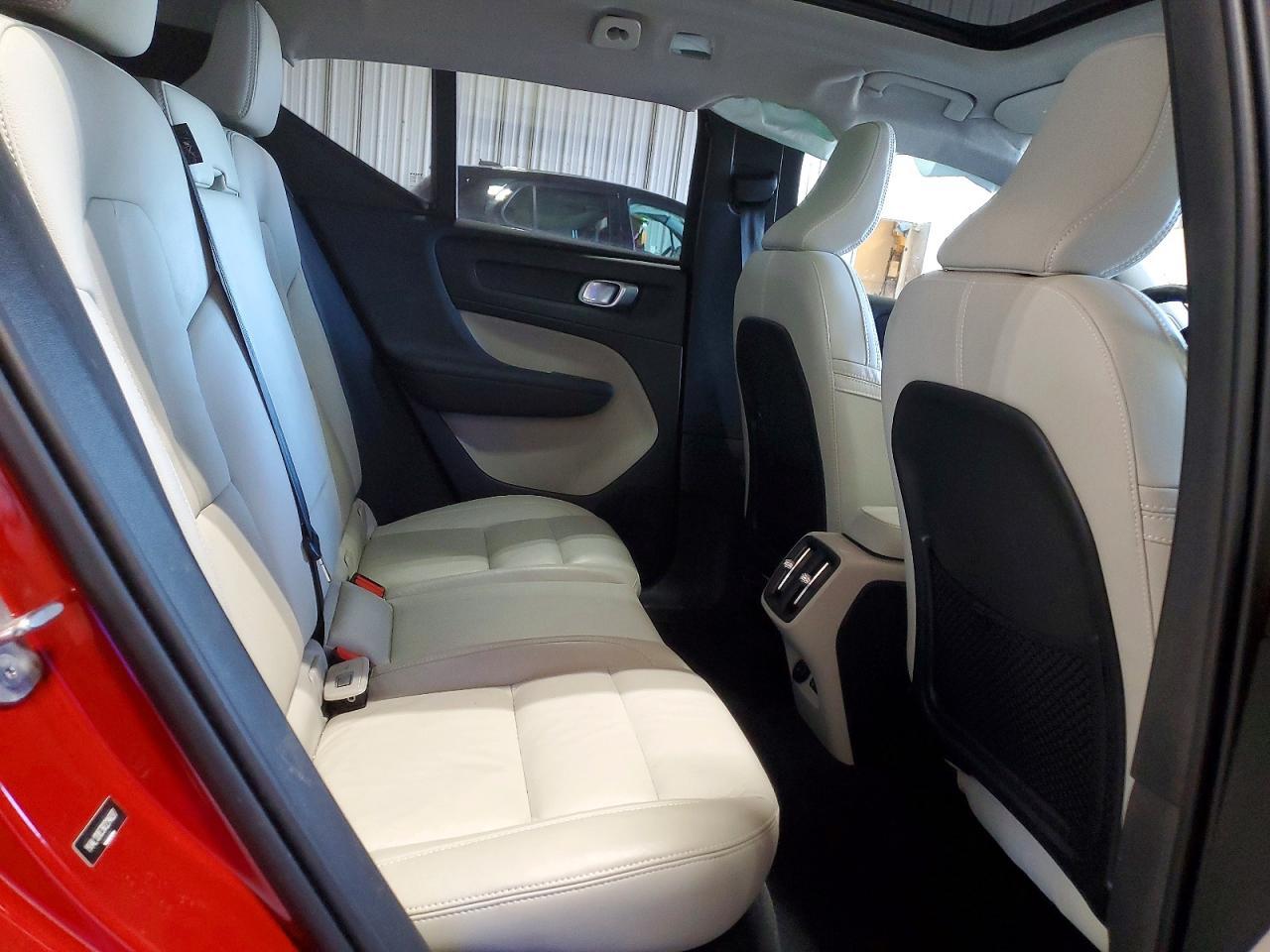 2024 Volvo Xc40 Plus - zdjęcie 11