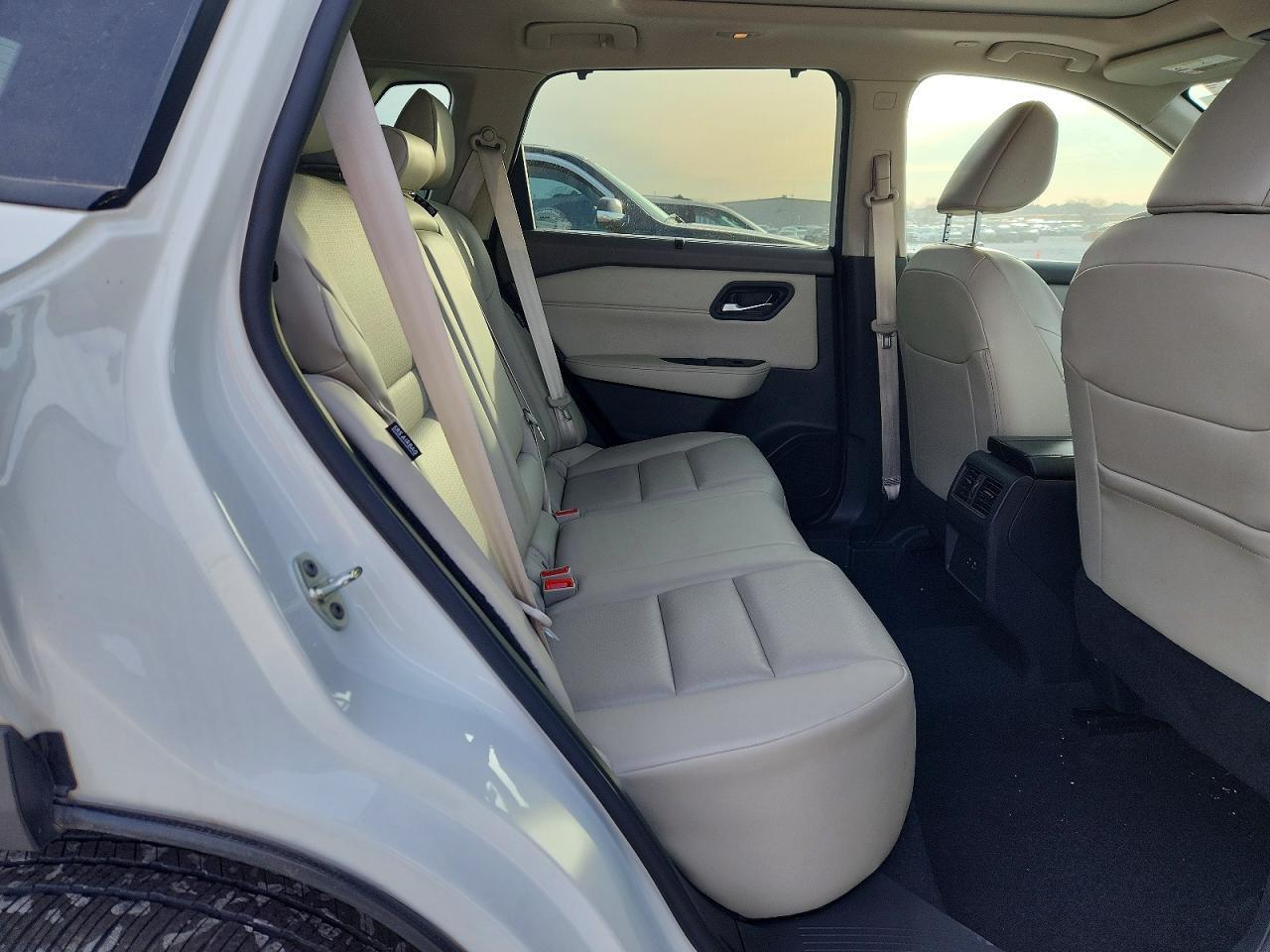 2023 Nissan Rogue Sv - zdjęcie 11