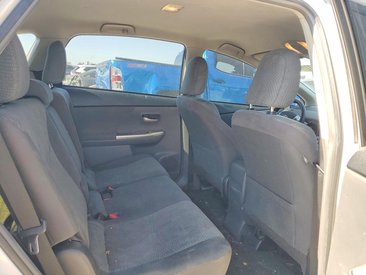 2013 Toyota Prius V - zdjęcie 10