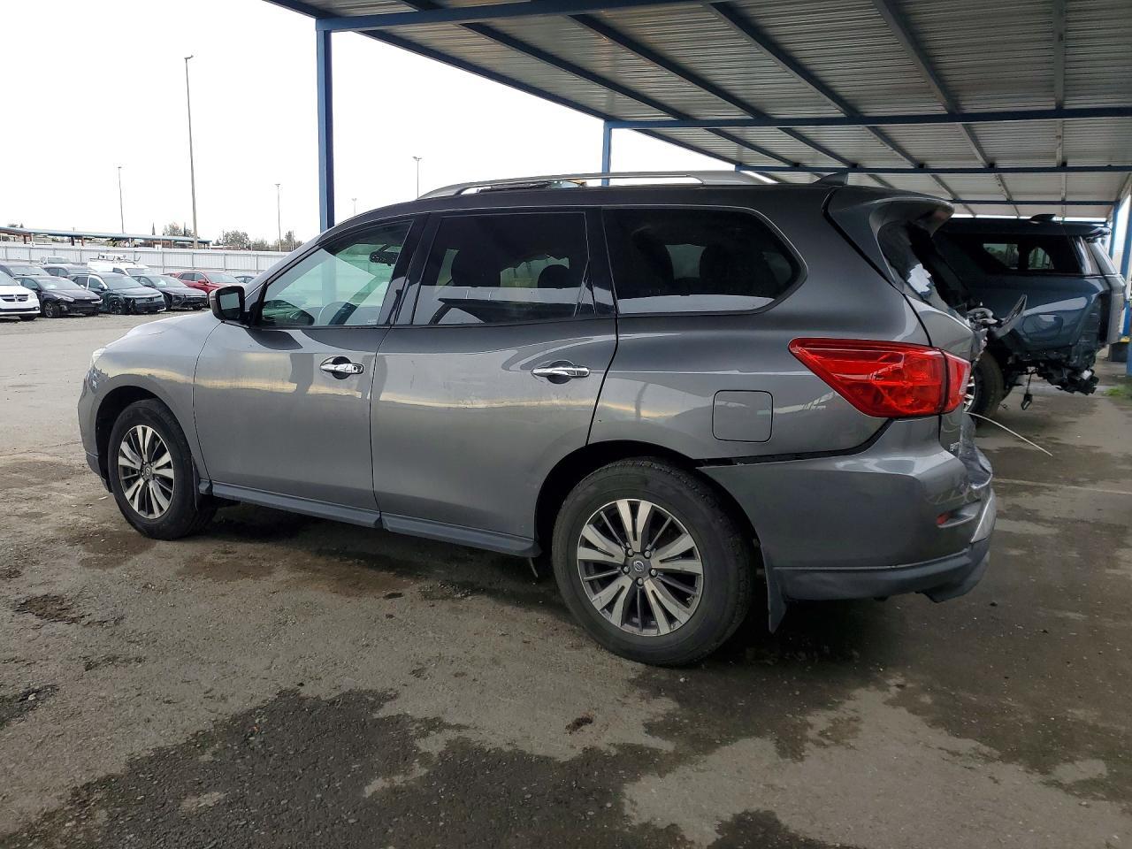 2019 Nissan Pathfinder S - zdjęcie 2