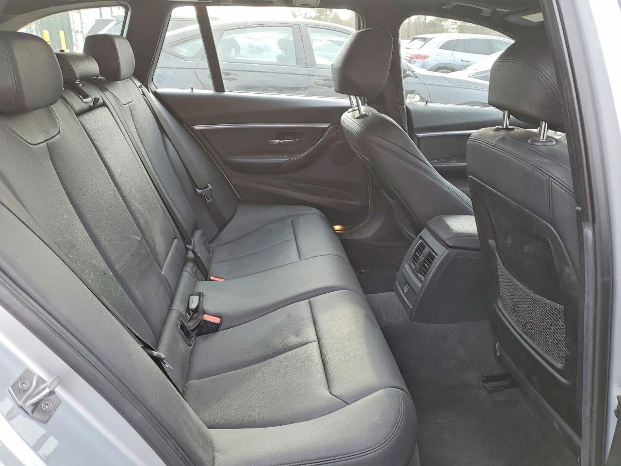 2017 BMW 330 Xi - zdjęcie 10