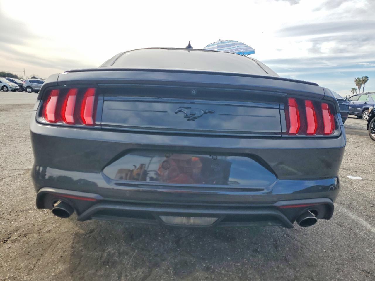2022 Ford Mustang - zdjęcie 6