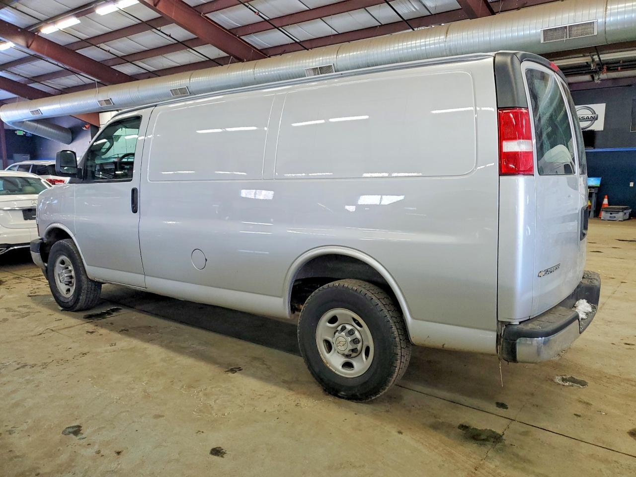 2019 Chevrolet Express G2500 - zdjęcie 2