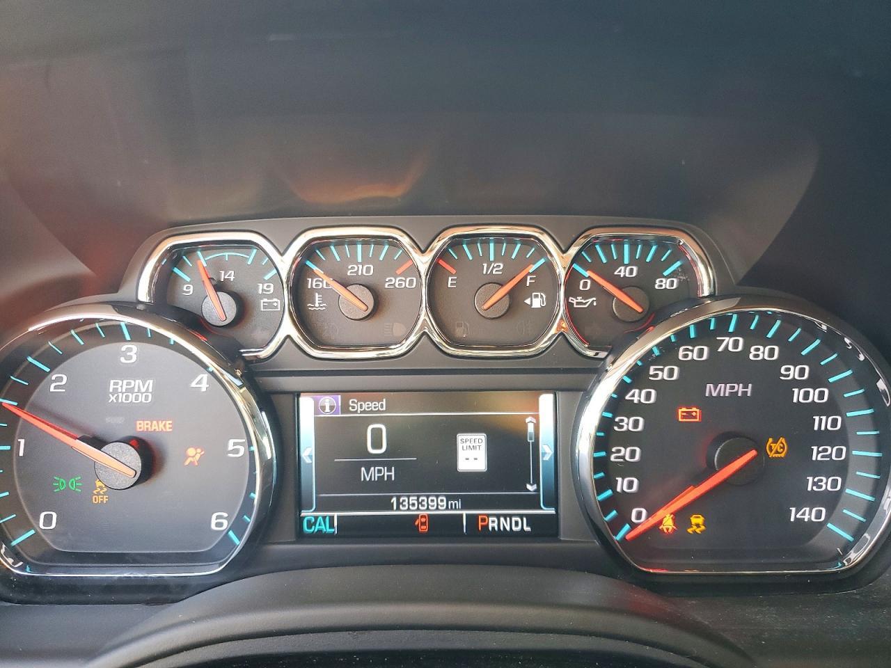 2018 Chevrolet Suburban C1500 Lt - zdjęcie 9