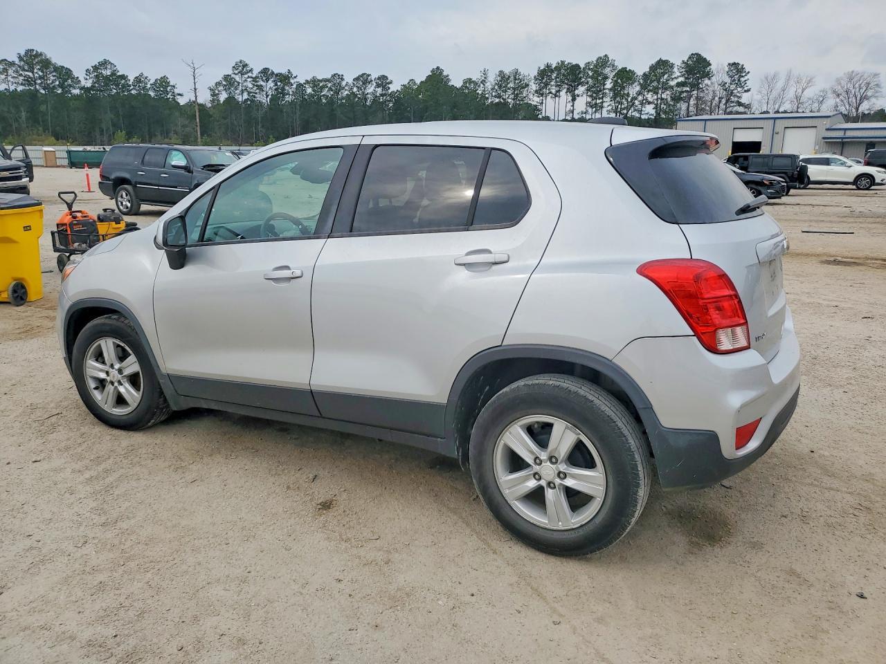 2020 Chevrolet Trax Ls - zdjęcie 2