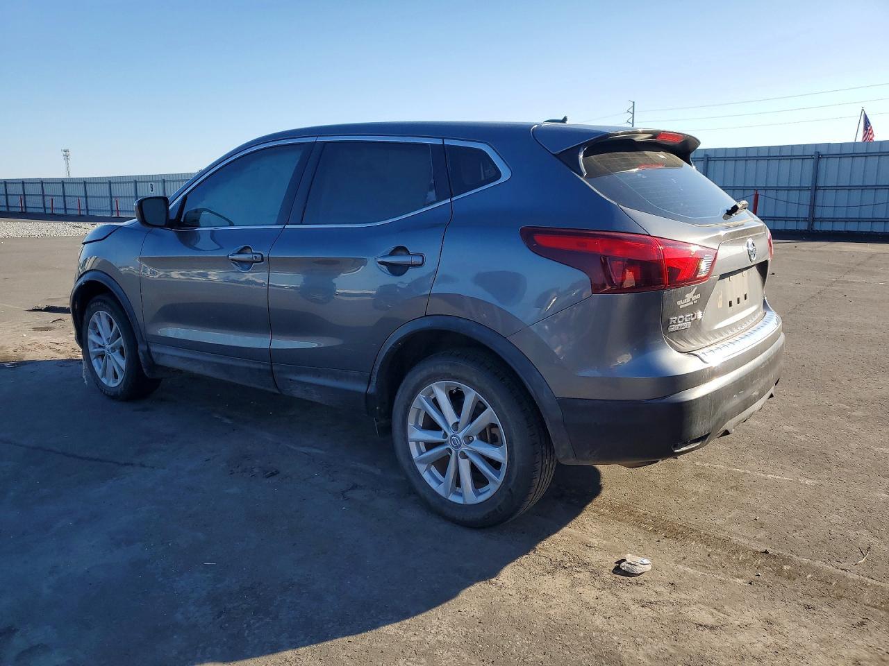 2018 Nissan Rogue Sport S - zdjęcie 2