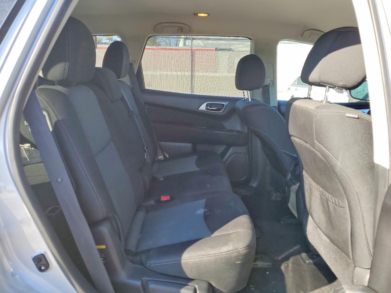 2017 Nissan Pathfinder S - zdjęcie 11