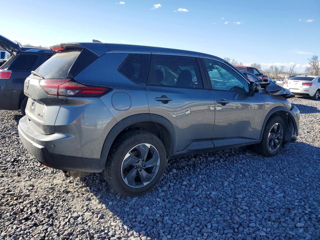 2024 Nissan Rogue Sv - zdjęcie 3