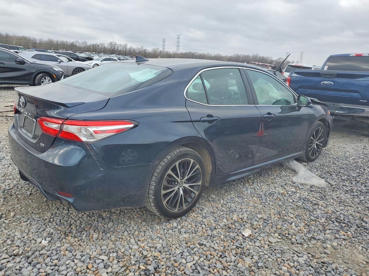 2020 Toyota Camry Se - zdjęcie 3