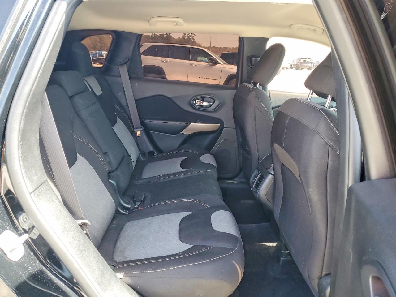 2018 Jeep Cherokee Latitude - zdjęcie 11