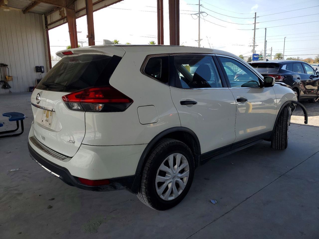 2017 Nissan Rogue S - zdjęcie 3