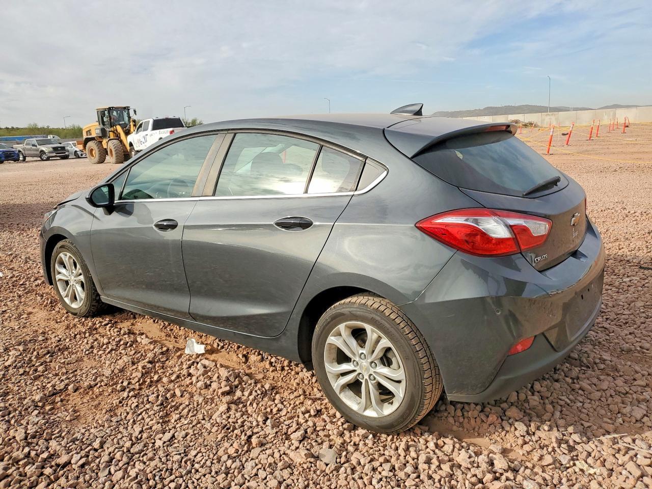 2019 Chevrolet Cruze Lt - zdjęcie 2