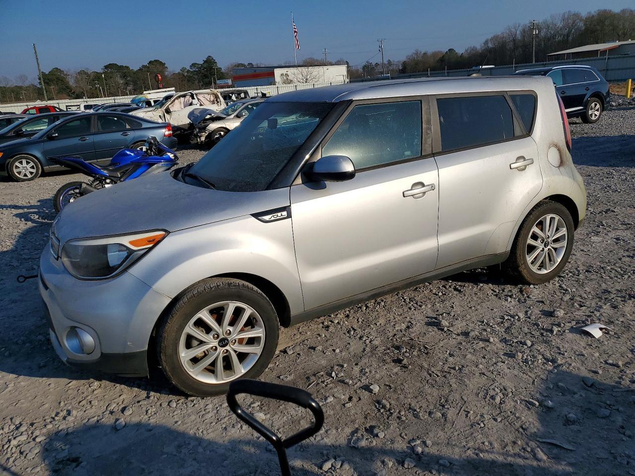 2017 Kia Soul + - zdjęcie główne