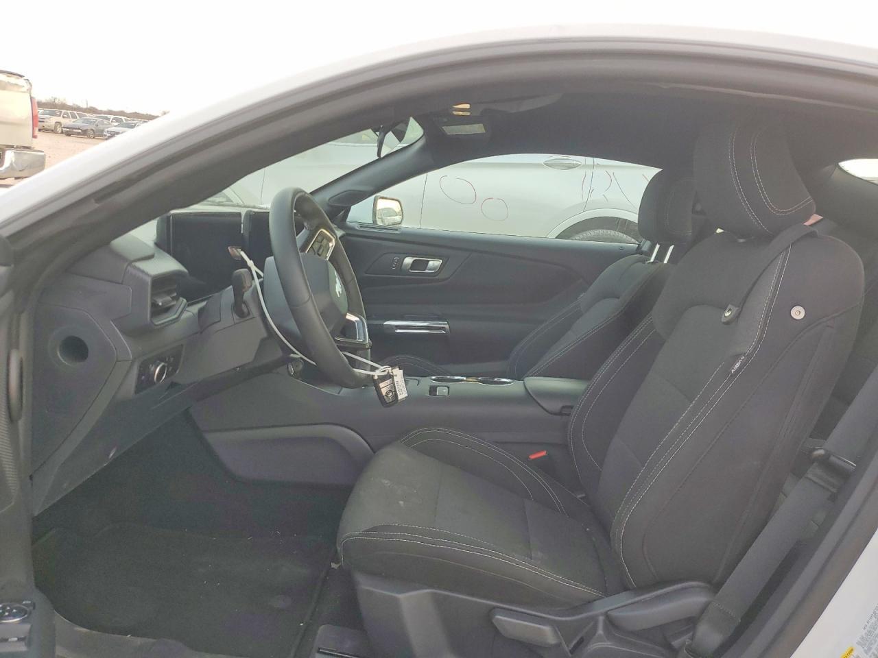 2025 Ford Mustang - zdjęcie 7