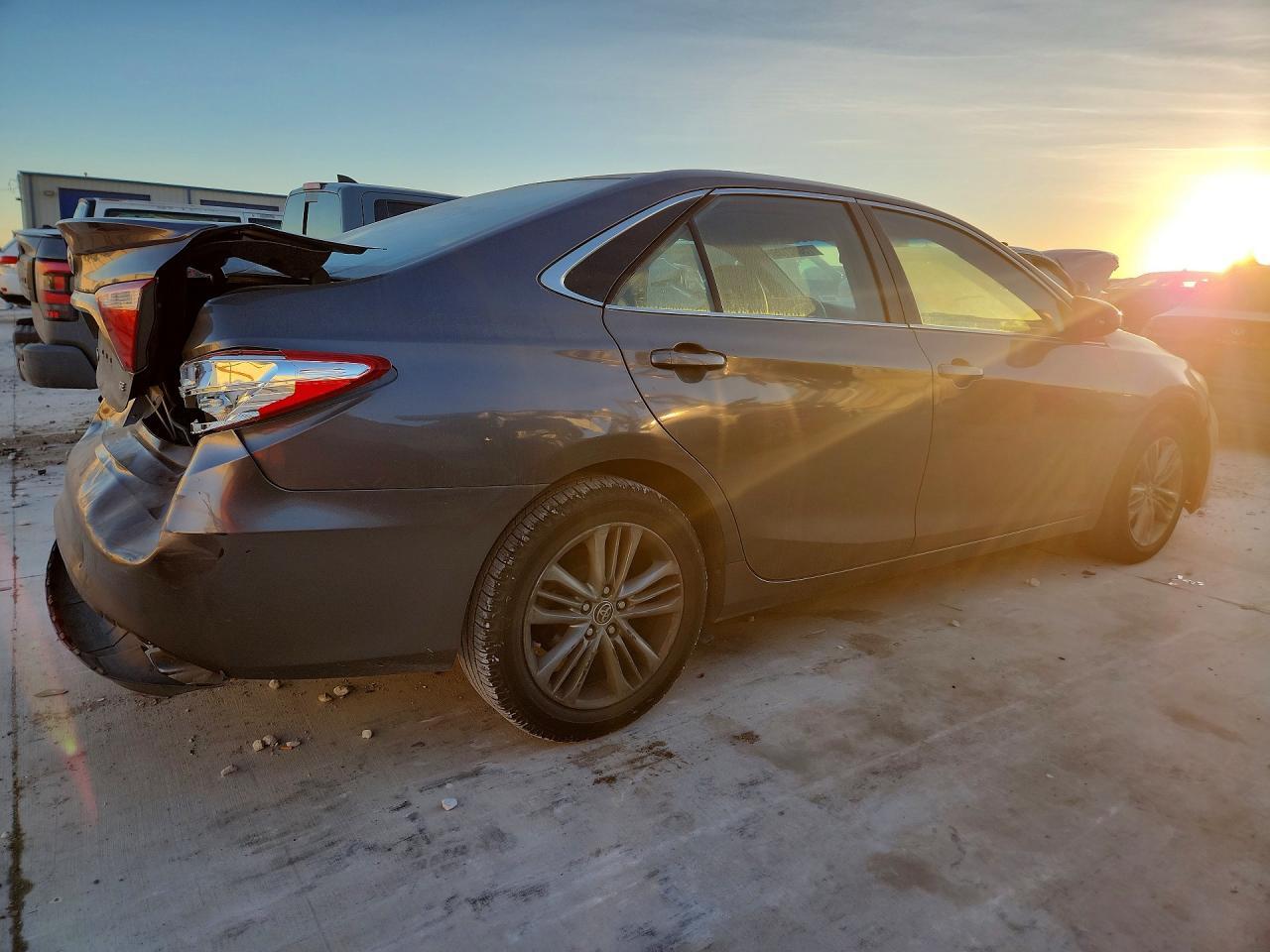 2016 Toyota Camry Se - zdjęcie 3