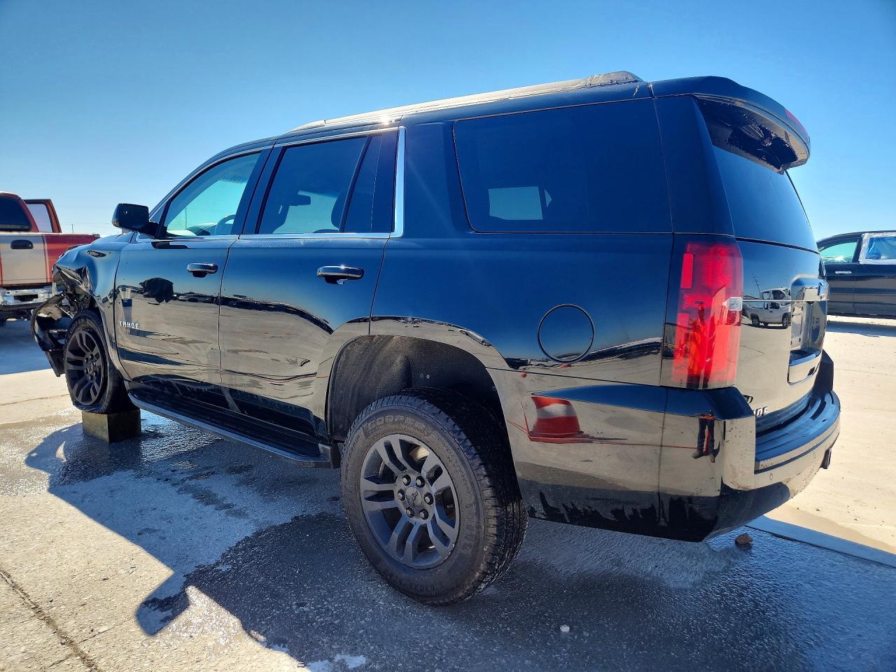 2020 Chevrolet Tahoe C1500 Ls - zdjęcie 2