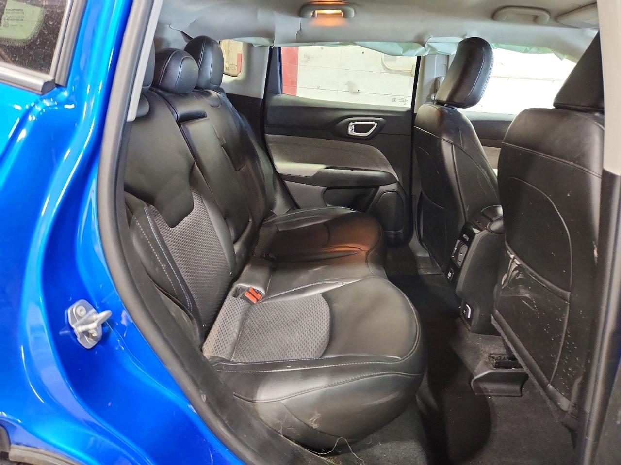 2022 Jeep Compass Latitude - zdjęcie 11