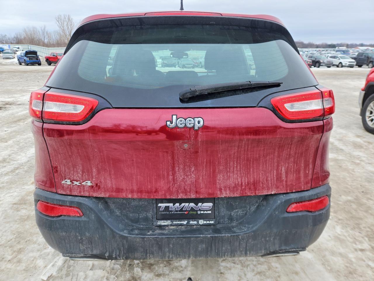 2016 Jeep Cherokee Sport - zdjęcie 6
