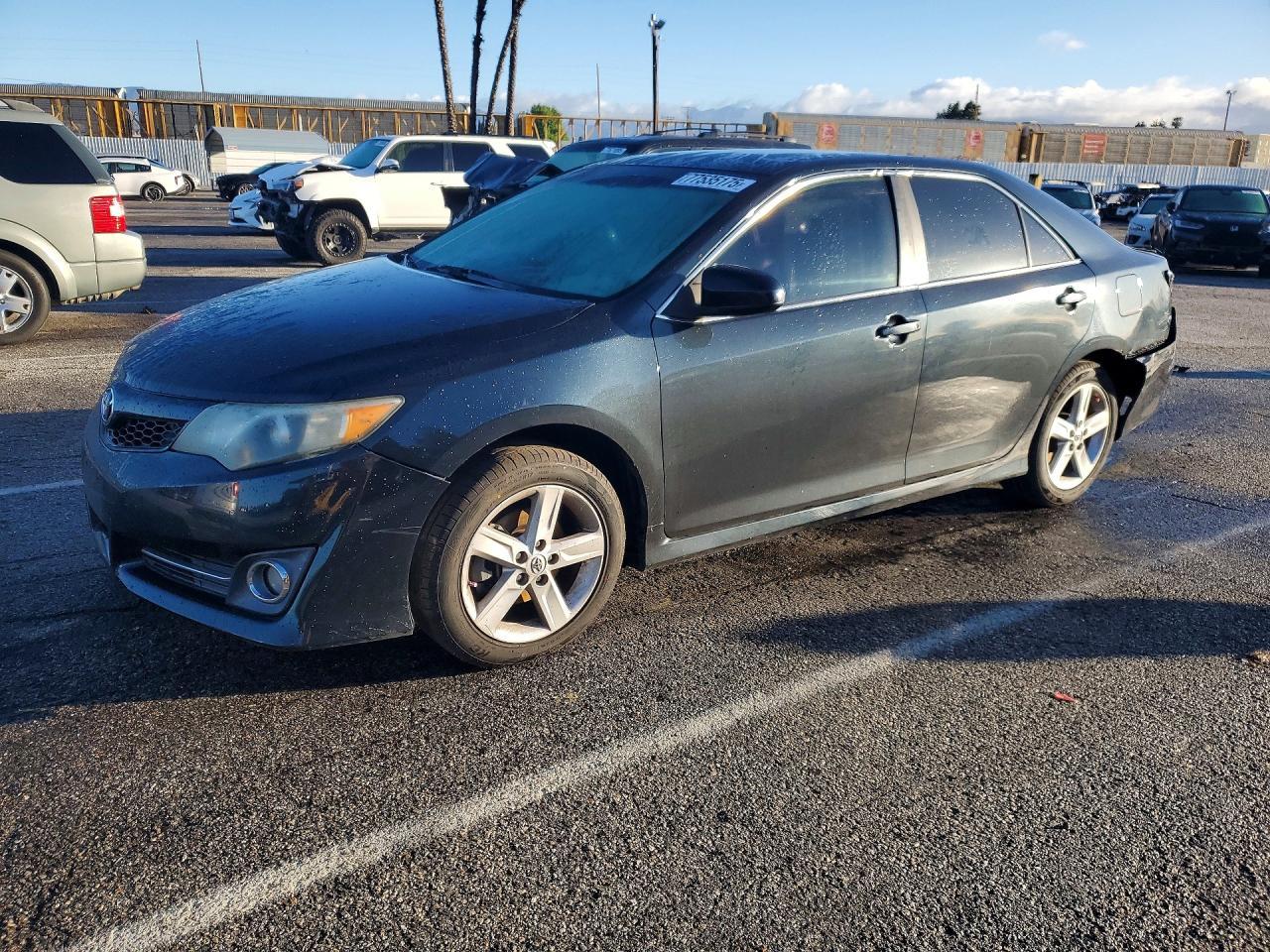 2014 Toyota Camry Se - zdjęcie główne
