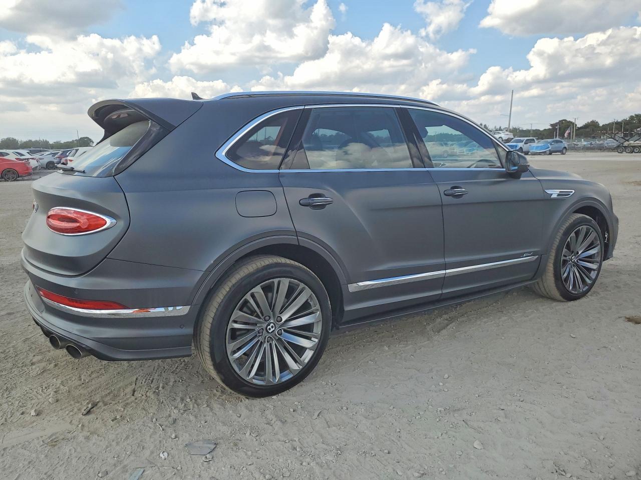 2021 Bentley Bentayga Speed - zdjęcie 3