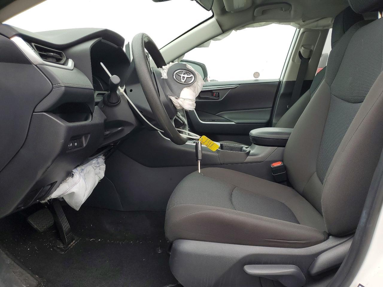 2025 Toyota Rav4 Le - zdjęcie 7