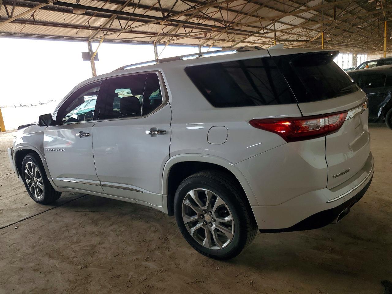 2021 Chevrolet Traverse Premier - zdjęcie 2